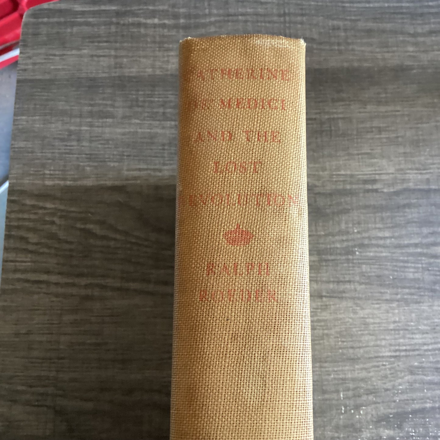 Catherine De Medici and the Lost Revolution
By Ralph Roeder