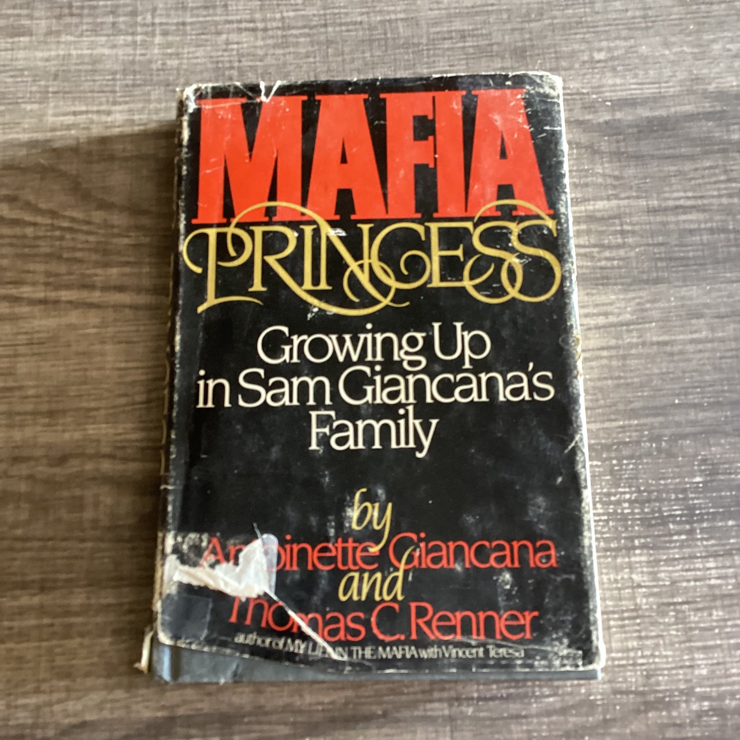 Mafia Princess
Growing up in Sam Giacana’s Family
By Antoinette Giancana and Thomas C Renner