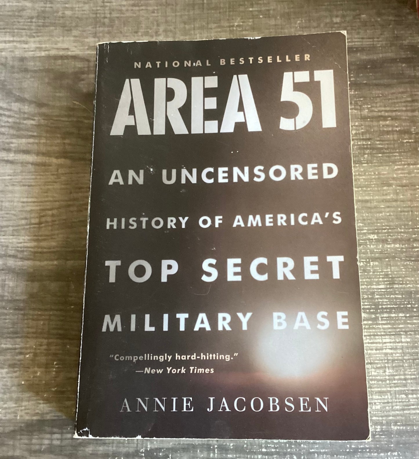 Area 51
An Uncensored history of Americas top secret
Military base
By Annie Jacobsen