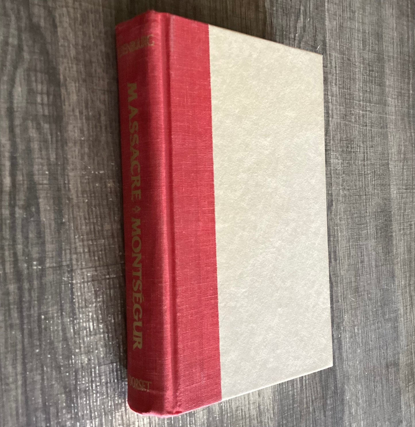 Massacre at Montsegur
By Zoe Oldenbourg
A History of the Albigensian Crusade