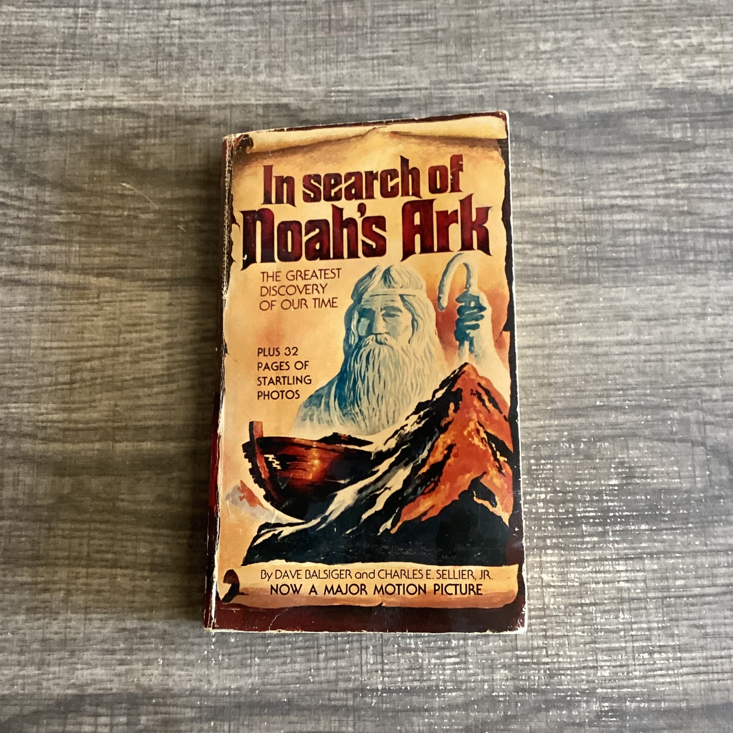 1982 paperback 
Bantam Books 
Good Condition 
War History