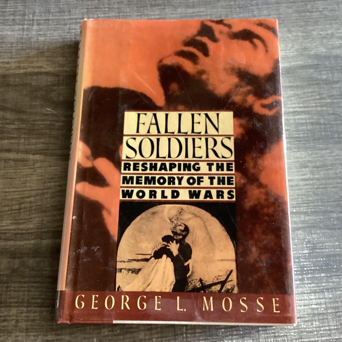 Fallen Soldiers 
Reshaping the Memory of the World wars
By George L Mosse