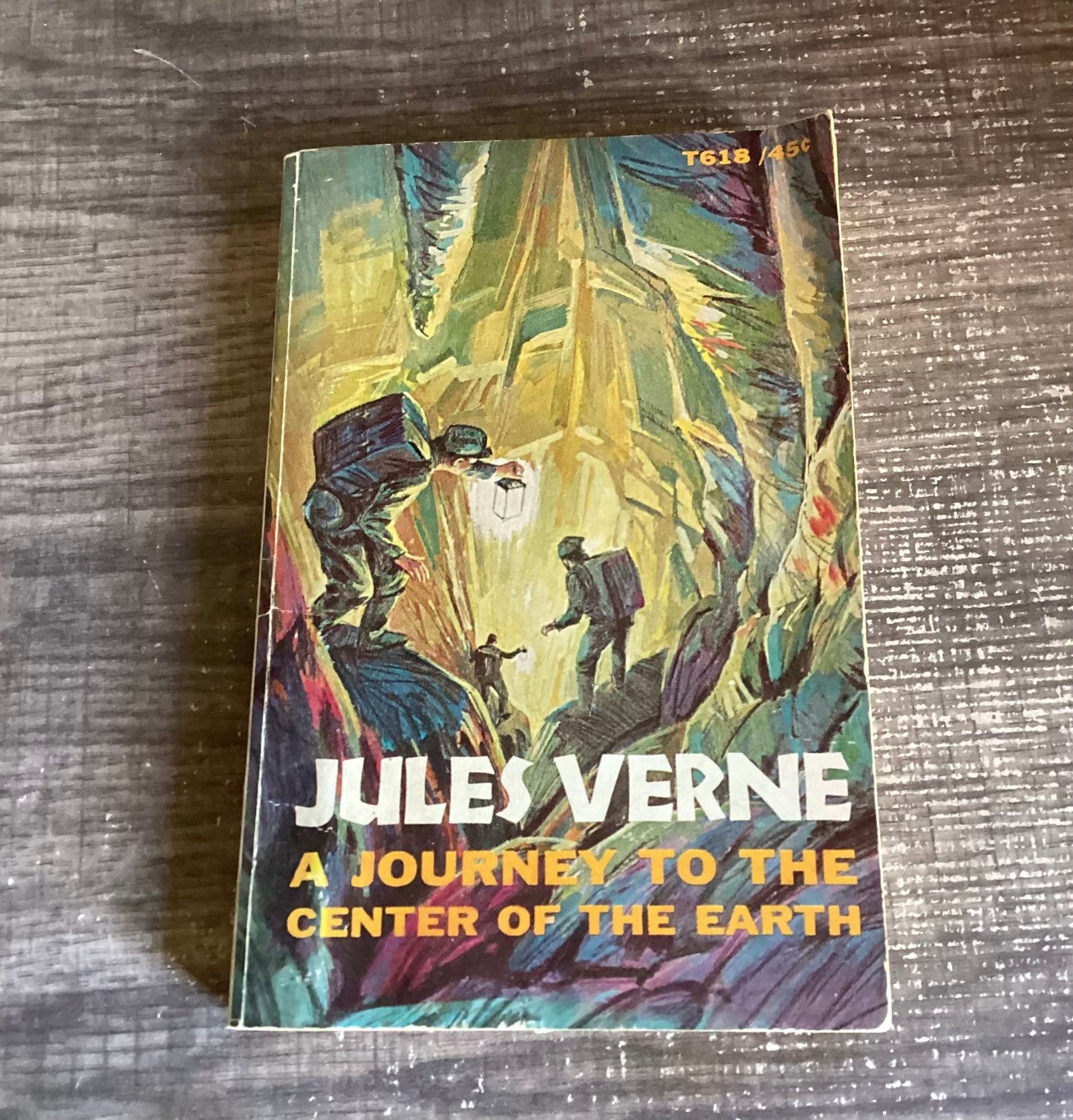 Journey to the Center of the Earth
By Jules Verne